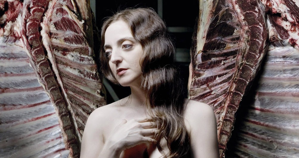 Nicola alada, inspirado en Bacon