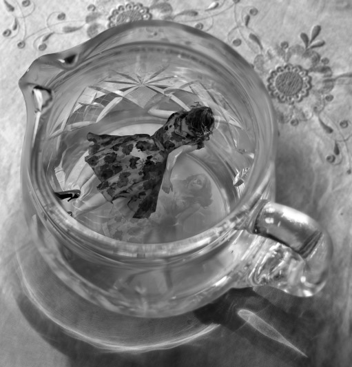 Cr&oacute;nicas de la mujer menguante. Jarra de agua